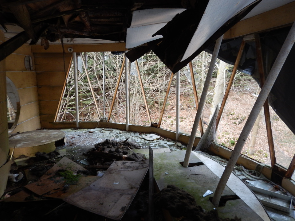 Větší obytný prostor, kde se nacházela kuchyňka. S krásným výhledem na krajinu Beskyd.