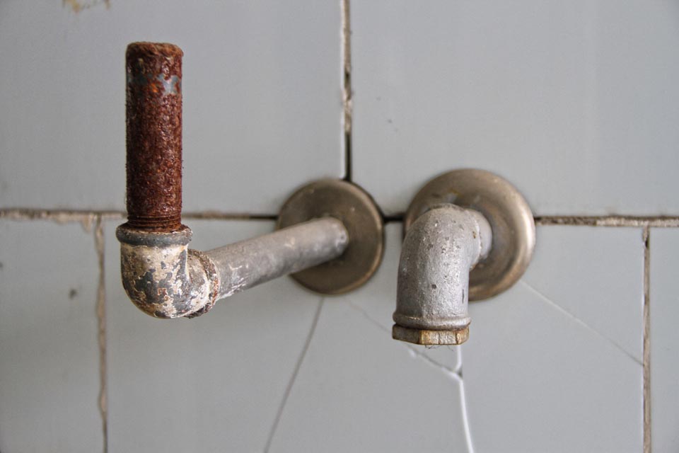 Zůstalo jen to, co nešlo snadno odmontovat.