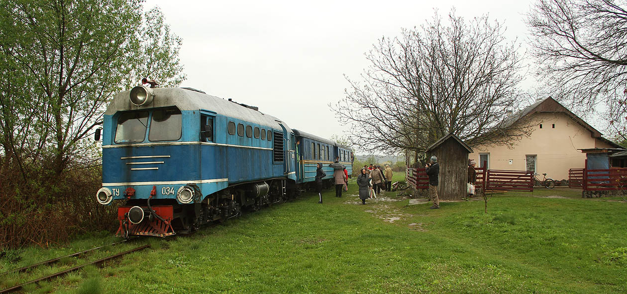 Kdyby to jen Rychlé šípy věděly, že na svojí výpravě proti proudu Černého potoka mohou cestovat úzkokolejkou, jistě by toho využily.