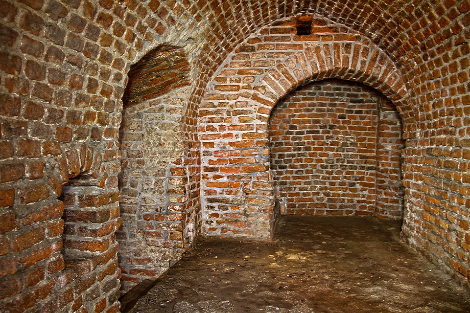 Nejzajímavější součástí brněnského podzemí jsou historická sklepení pod středověkým městem (na snímku podzemí pod Římským náměstím).