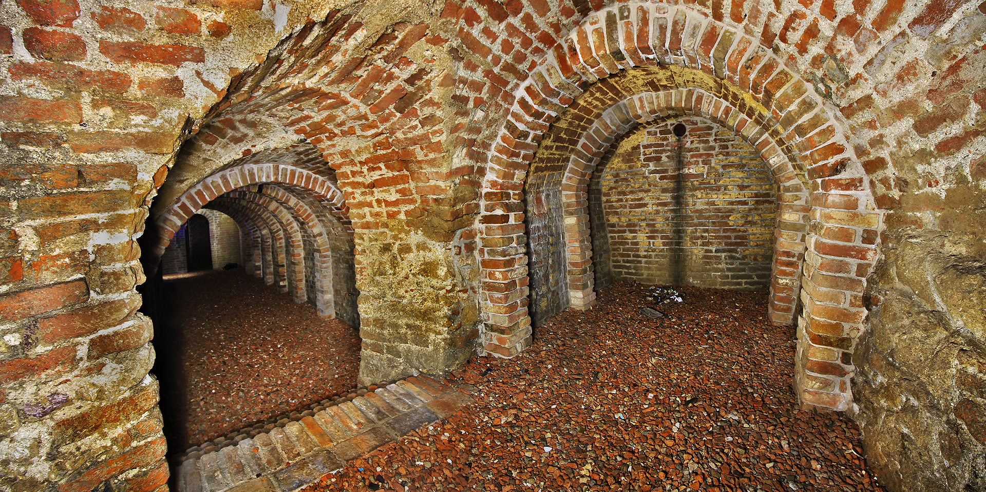 Historická sklepení najdeme v centru prakticky pod každým blokem. Třeba pod Šilingrovým náměstím.