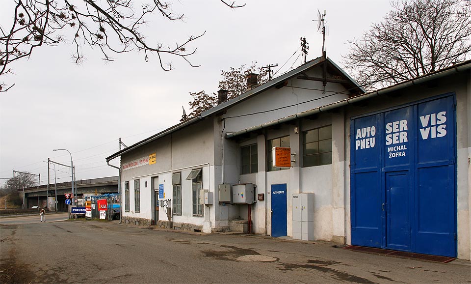 Původní staniční budova Brno-Černovice - strana obrácená k městu.