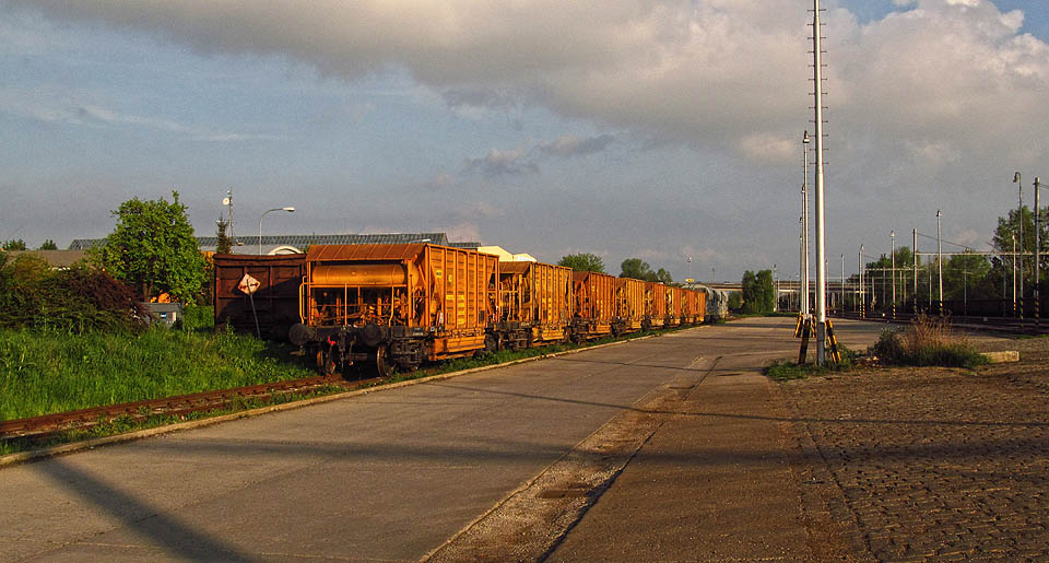 Stanice je hojně využita pro odstavování vozů mj. Železničního stavitelství, jehož areál je se stanicí spojen vlečkou.