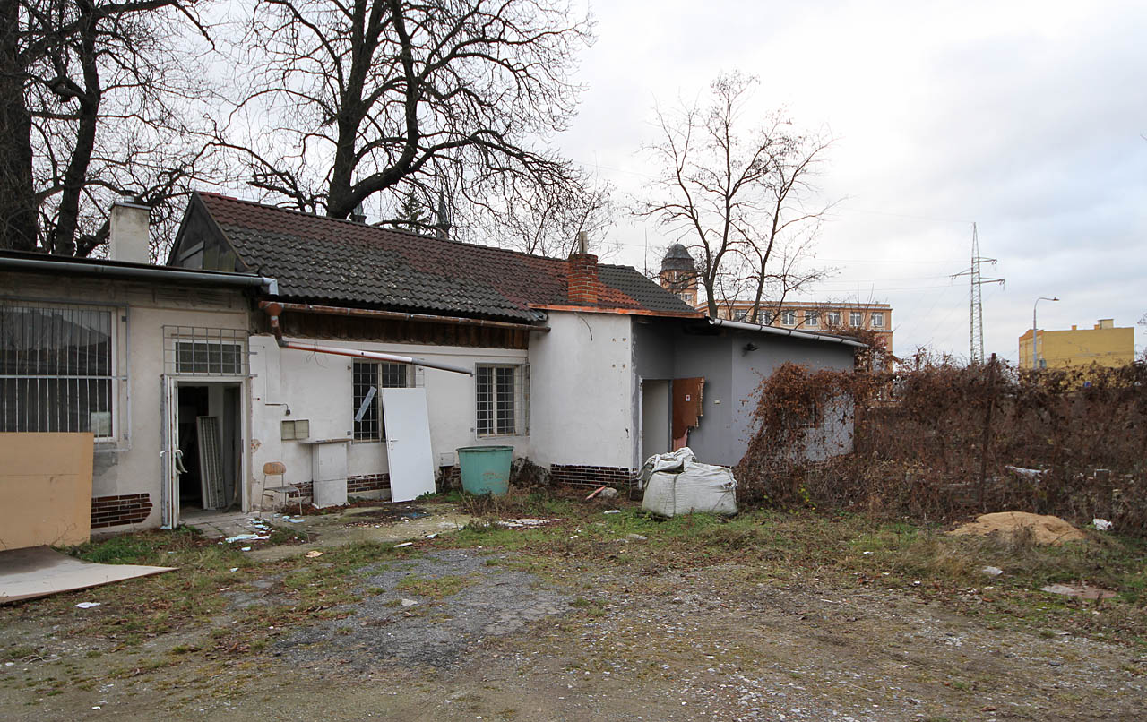 V roce 2021 došlo k vyklizení budovy doposud používané jako sklad prodejny stavebnin.