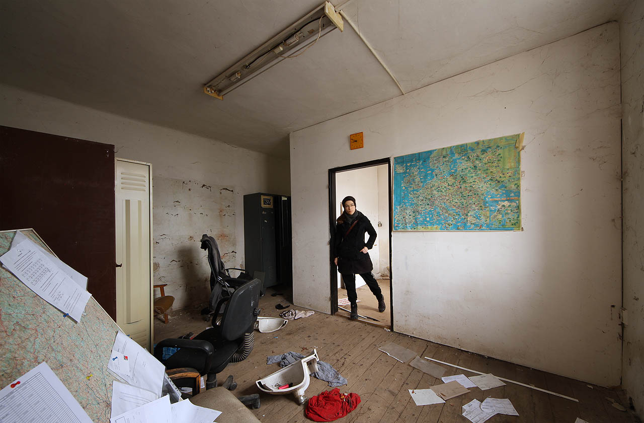 Z dopravní kanceláře po mnoha přestavbách nezlstalo prakticky nic. Jedinou památkou na dráhu krom syrových zdí, je dřevěná podlaha prošlapaná mimo jiné nohama desítek přednostů.