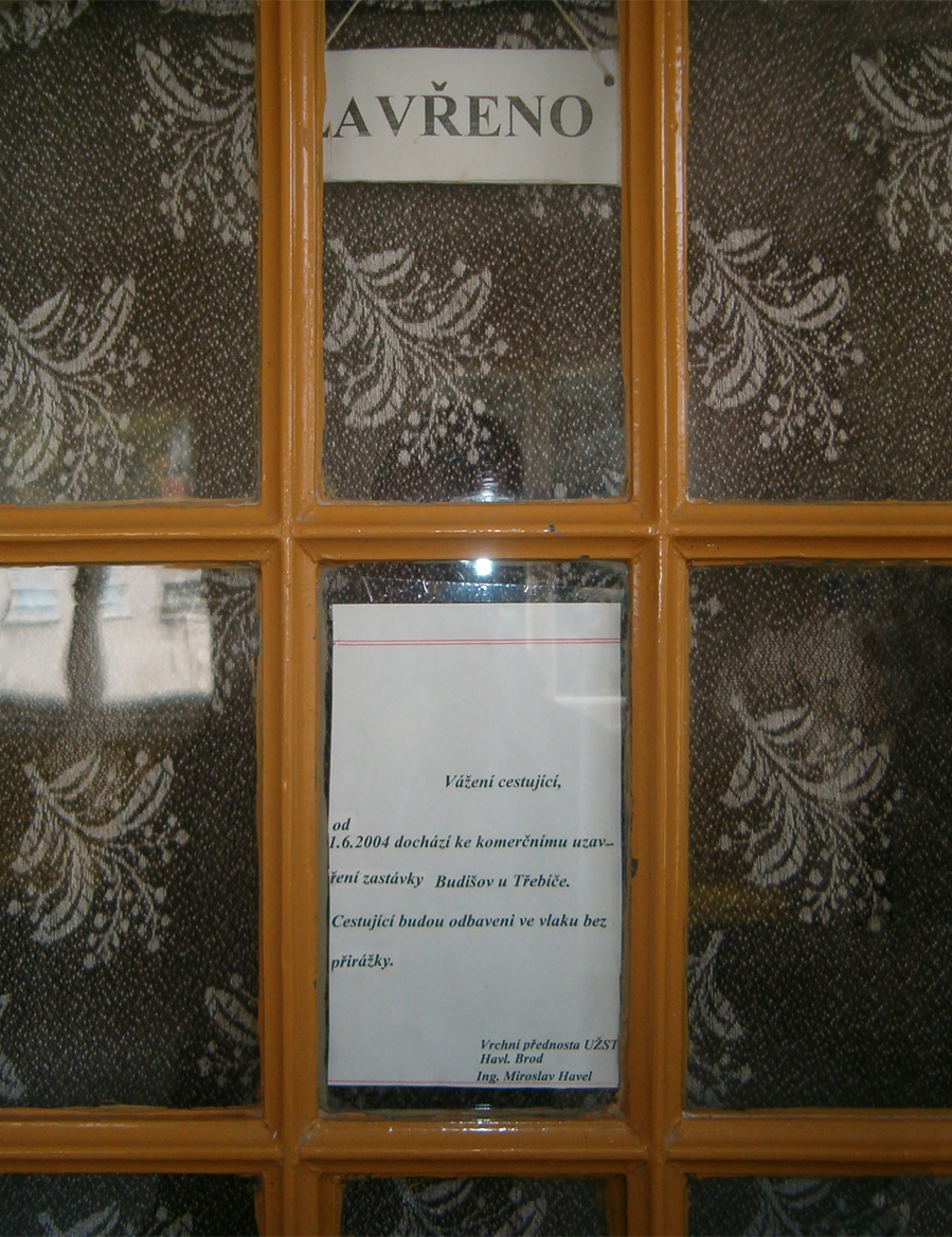 1. 6. 2004 došlo k uzavření pokladny ve stanici.