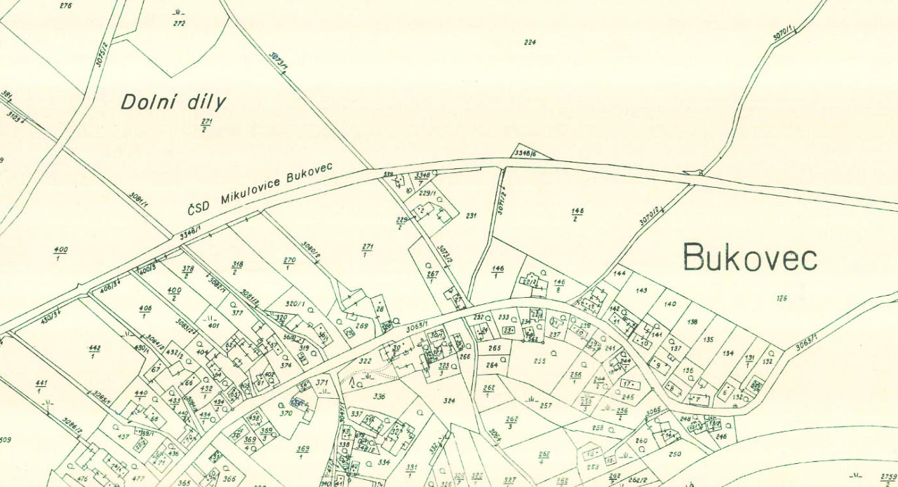 Na poválečné katastrální mapě již zastávku nenajdeme, podle tvaru pozemku v nejsevernějším bodě dráhy je ale jasně identifikovatelná její poloha včetně nástupiště. V mapě též zůstal nelogicky název úseku dráhy ČSD Mikulovice–Bukovec, přestože již žádná dopravna Bukovec neexistovala.