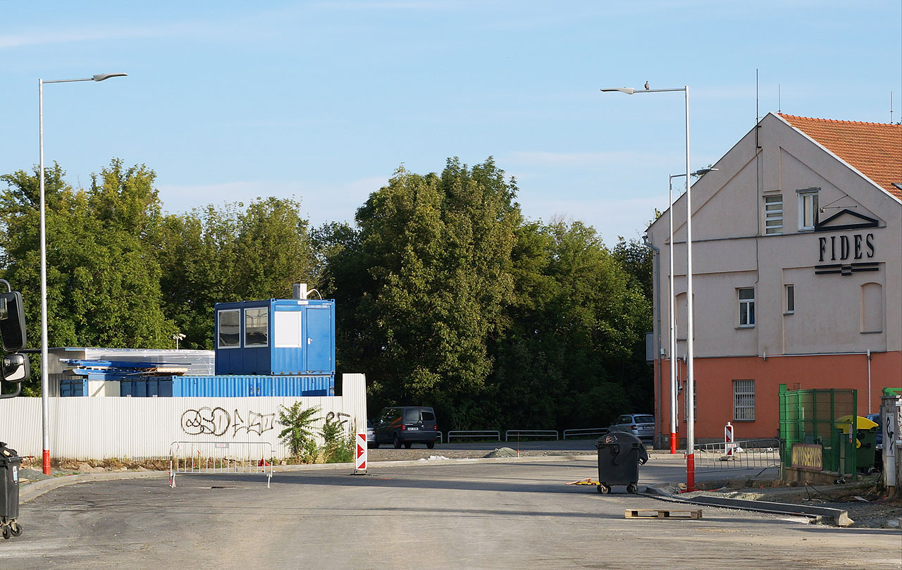 R.I.P. Co by na to řekl Christian Karl Heinrich Hochstetter se už stejně nikdy nedozvíme a na parkovišti přibylo několik dalších stání.