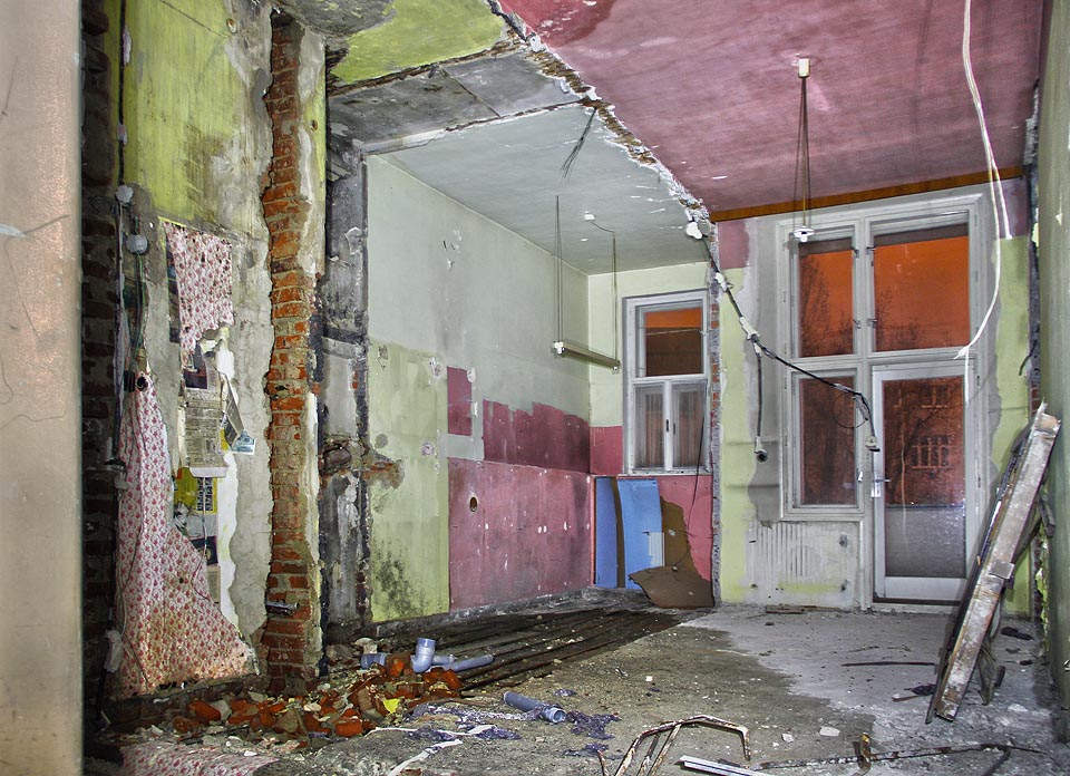 Obyvatelé dopmu se v průběhu sta let mnohokrát vyměnili - a s nimi také vkus pro bydlení v domě.