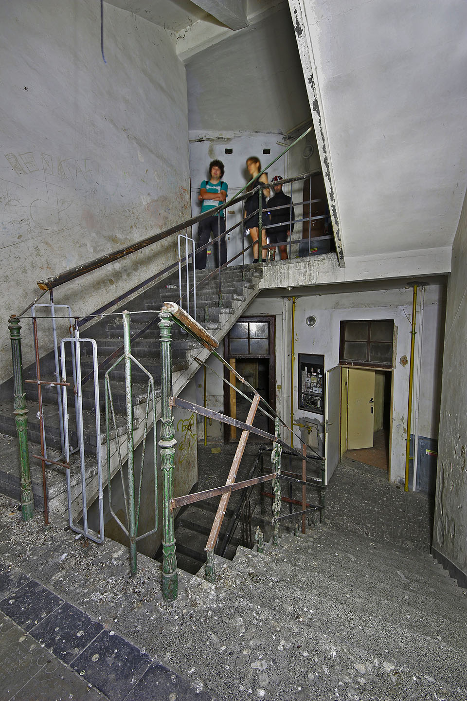 V nejvyšším patře je skutečně holubě nebezpečno. Zamiřme raději o poschodí níž.