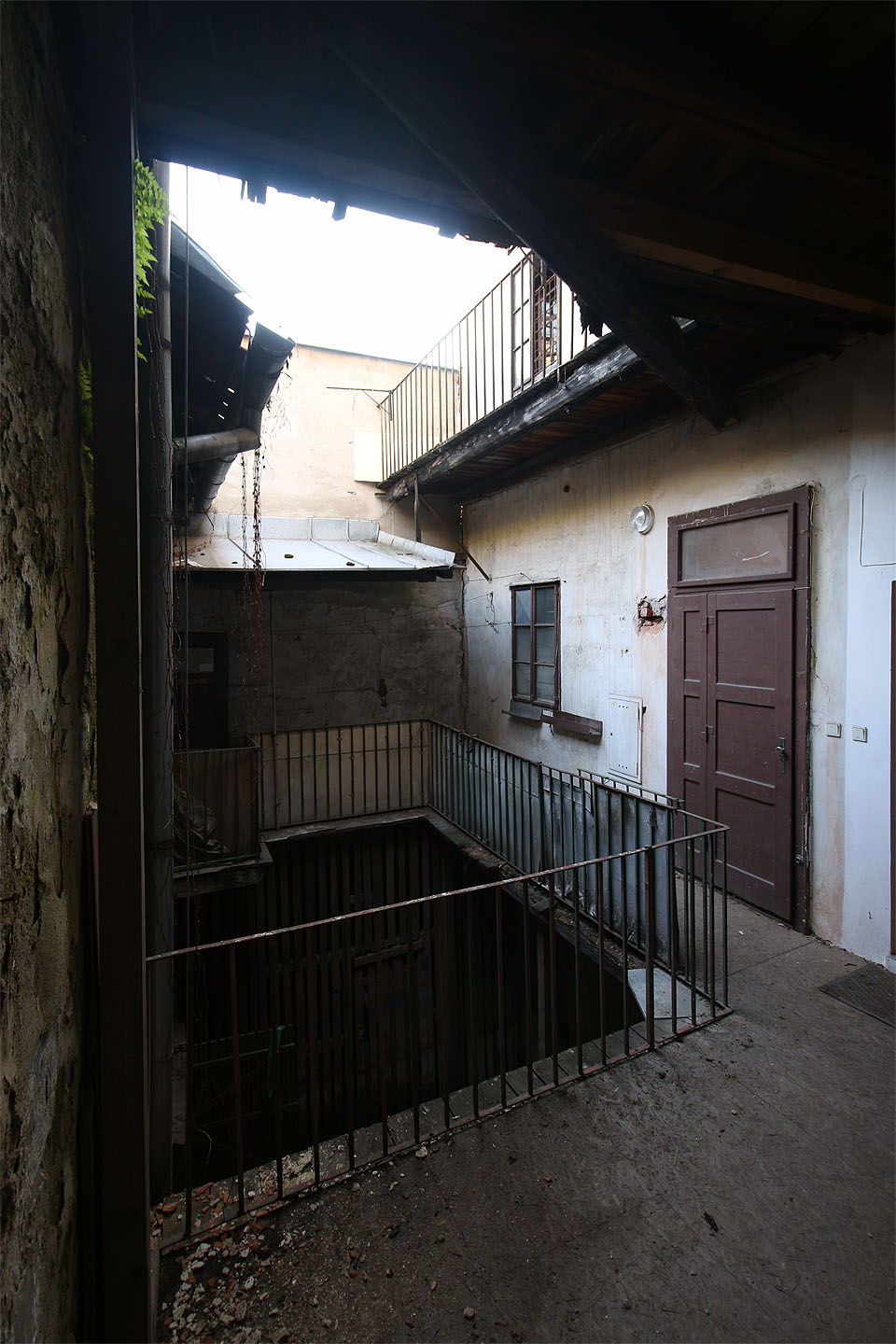 Nuže pokročme do vyšších sfér. Blíže ke slunci, jež bylo místním denně tolik vzdálené.