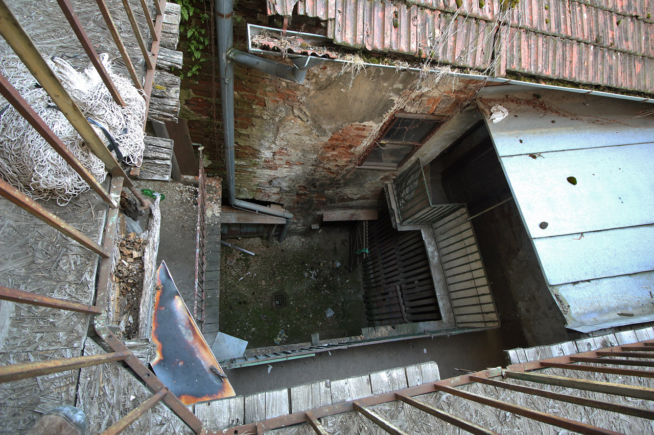 Pohled do hloubi dvora, který inspiroval sestry Florianovy při přípravě ilustrace pro třetí ročník Stínadelského šestnáctera.