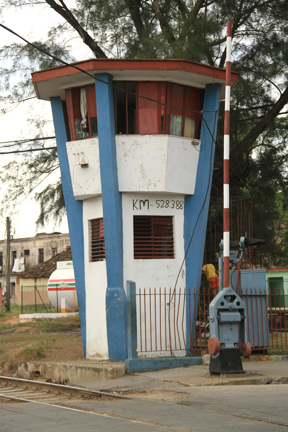 Moderní řídící věž stanice Camagüey.