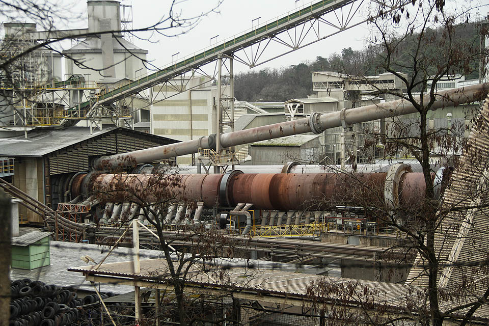 Cementárna a vápenka Mokrá