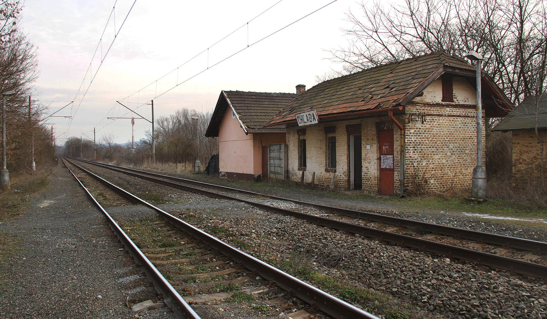 Železniční zastávka Chľaba.