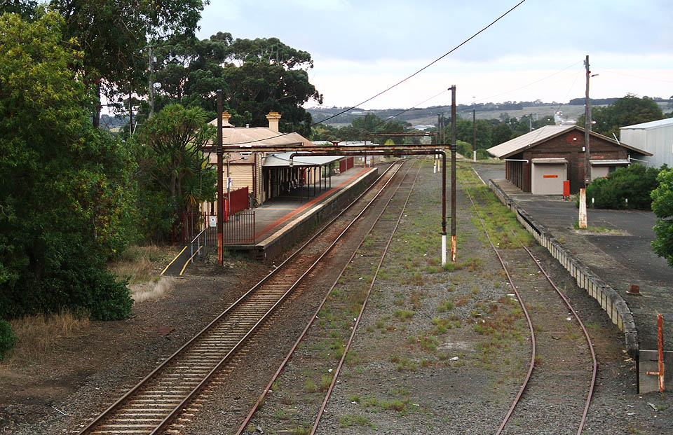 Železniční stanice Colac v podzimním odpoledne 23. března 2015.