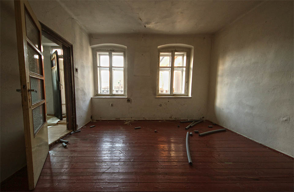 Naopak nejvýstavnější z místních domů, pavlačový dům č. 71 by byl dodnes příjemným místem k životu.