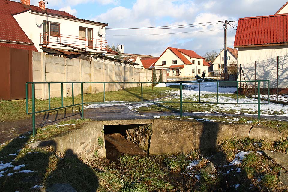 I nějaké skromné podzemní prostory se v Dolních Loučkách najdou.
