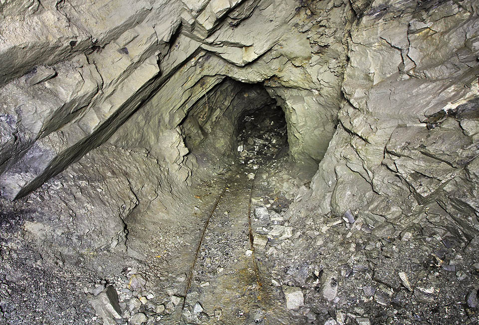 Překop k ložisku. V zadní části byly nafárány stařiny.