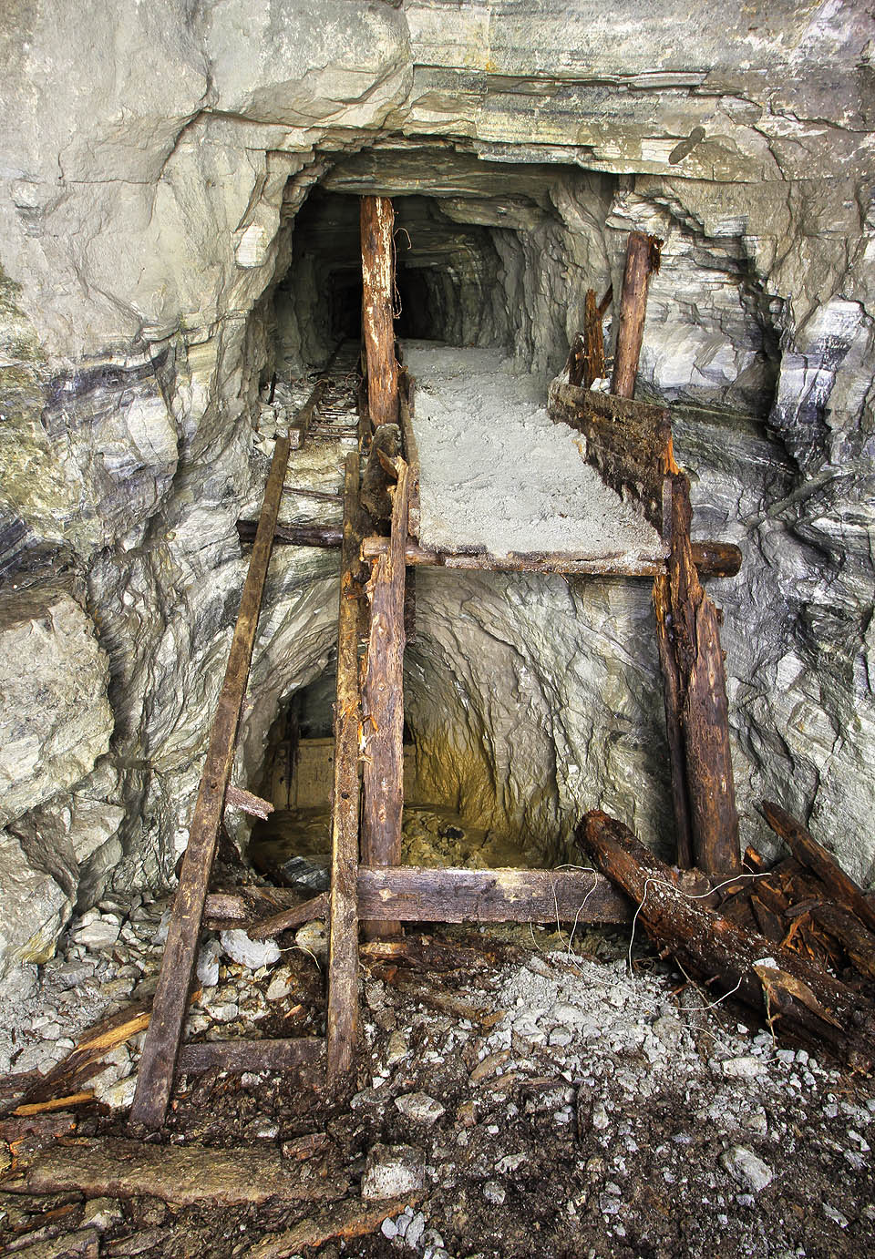 Sýp pro dopravu rudy z horizontu + 25 m na úroveň štoly 1201.