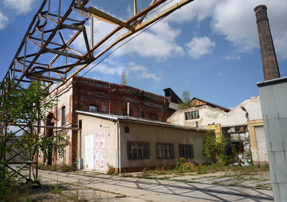 Dnes ještě můžeme v chládnoucích paprscích slunce obdivovat budovy s nádechem průmyslových odrazů secese.