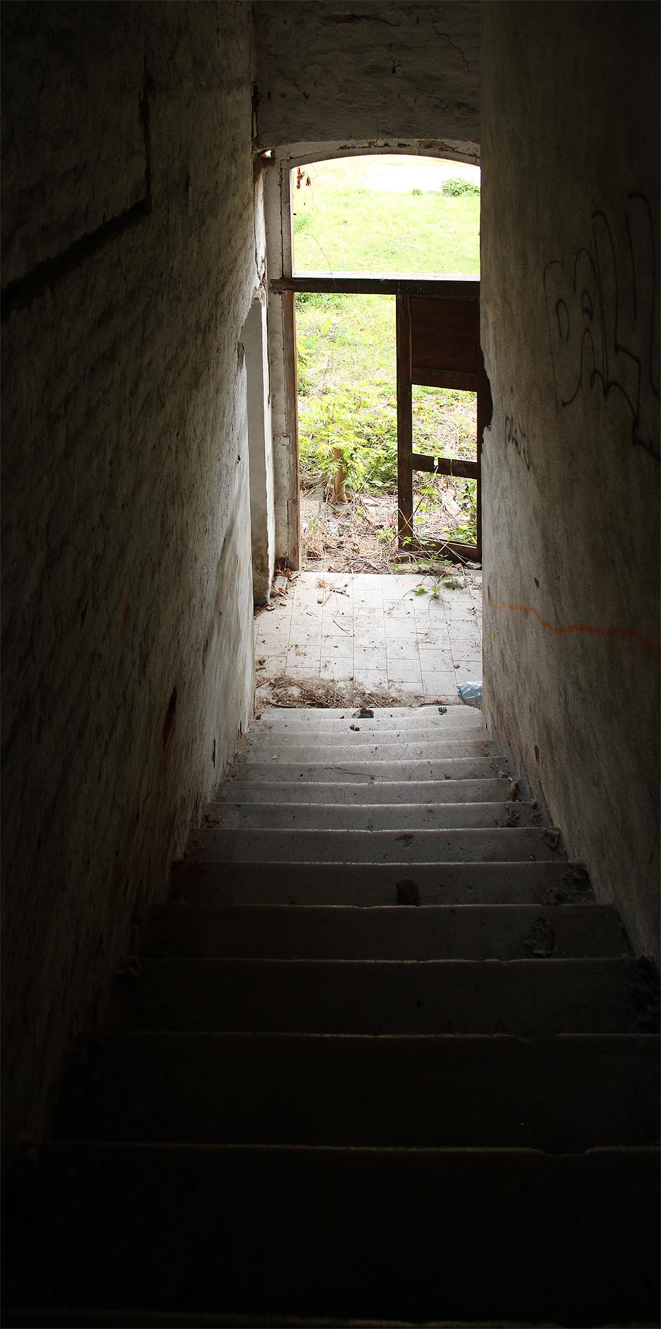 O původním účelu stavby se lze jen dohadovat. Jisté však je, že nedisponovala žádnou zdviží, tedy mohlo jít spíš o drobné dílny sloužící třeba jako servis pro hlavní továrnu. Všechen materiál do patra musel být přepraven tímto úzkým schodištěm.