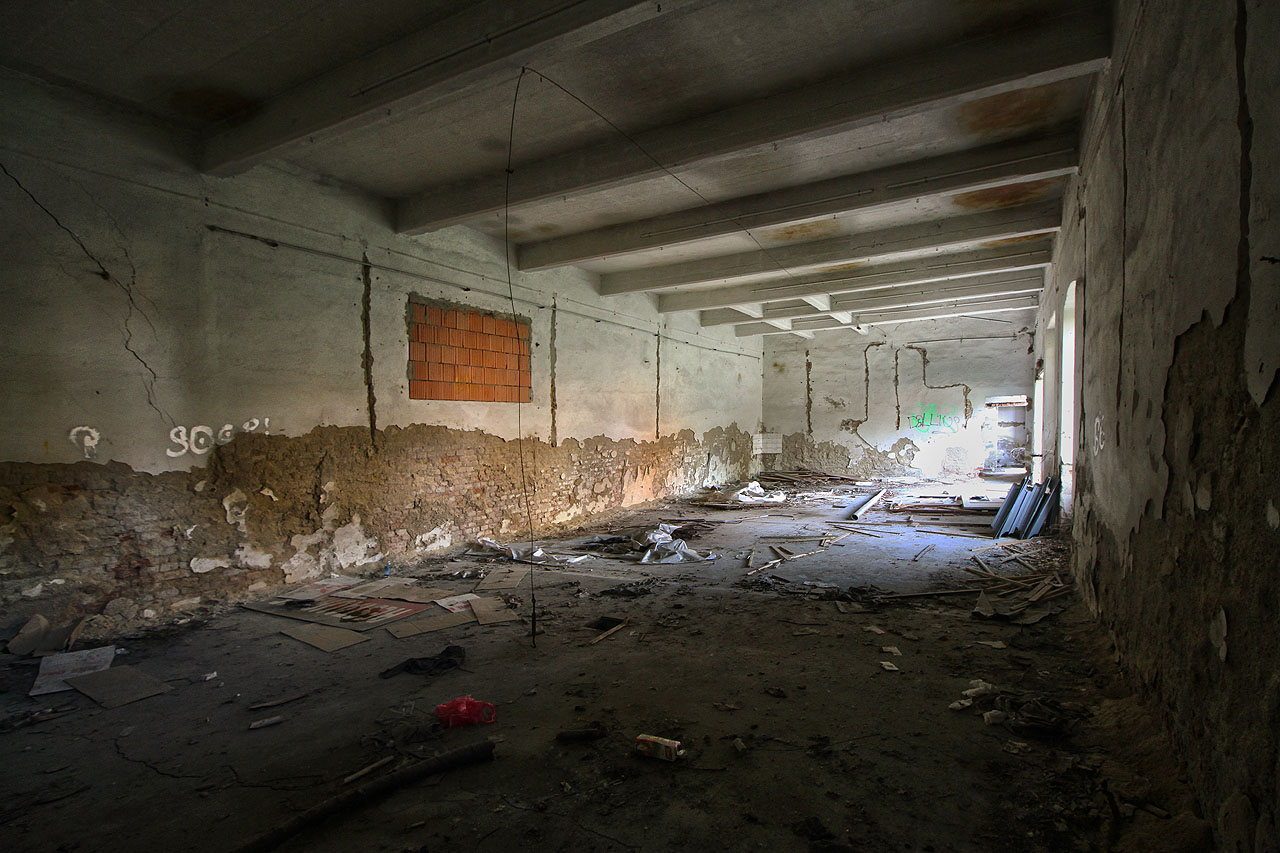 Ve skutečnosti tu není tak temno, jak by se mohlo z fotek pozdávat.