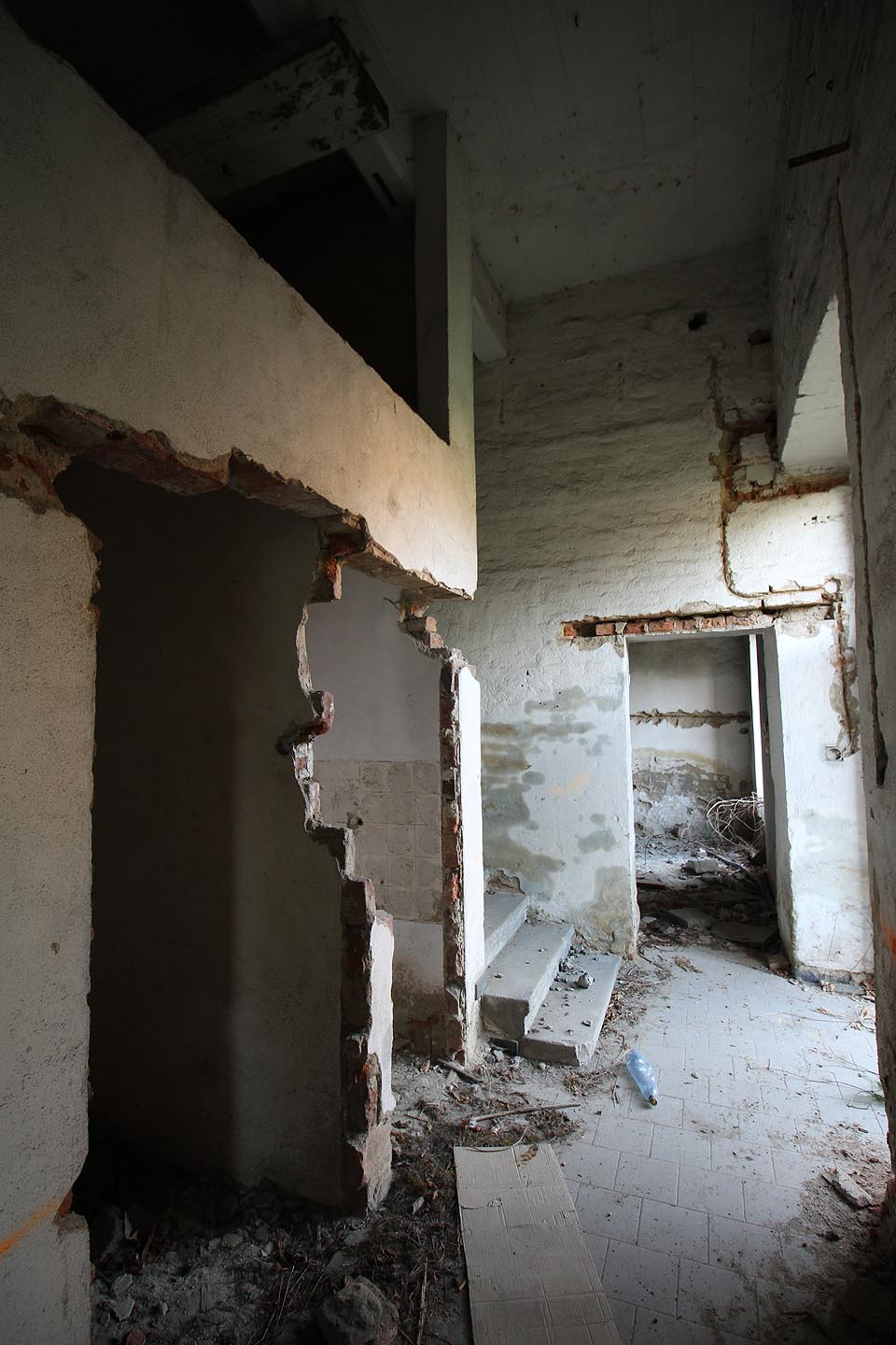 Část budov přiléhající ke schodišti byla zřejmě v průběhu staletí přestavěna a neodpovídá původní podobě.