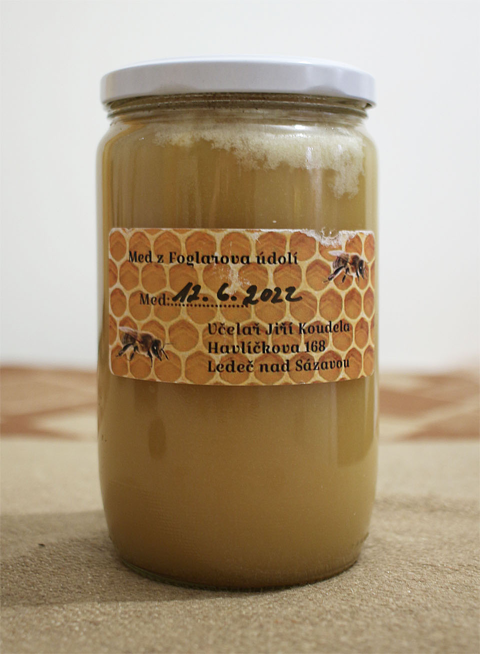 Značku Med z Foglarova údolí používá pro své výrobky včelař Jiří Koudela z Ledče nad Sázavou.