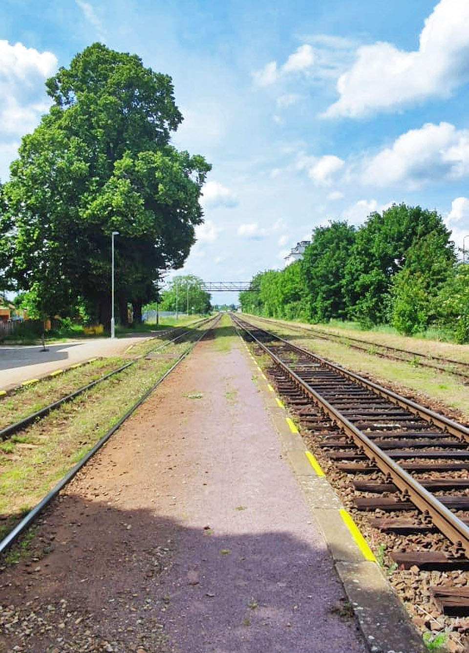 Od roku 1870, kdy byla trať z Hrušovan do Znojma postavena, se tu za 154 let mnoho nezměnilo.