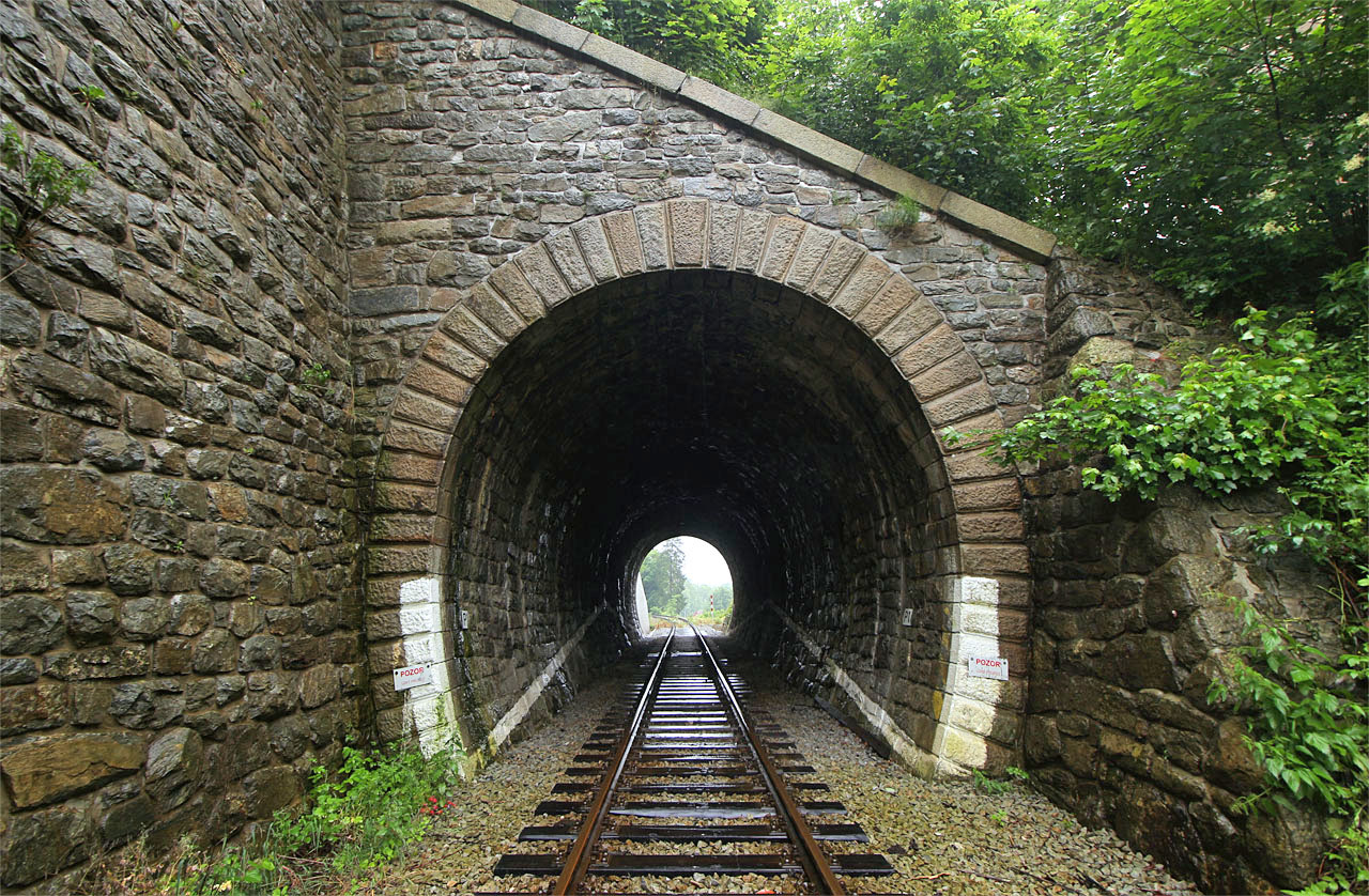 Pozor, úzký průřez!