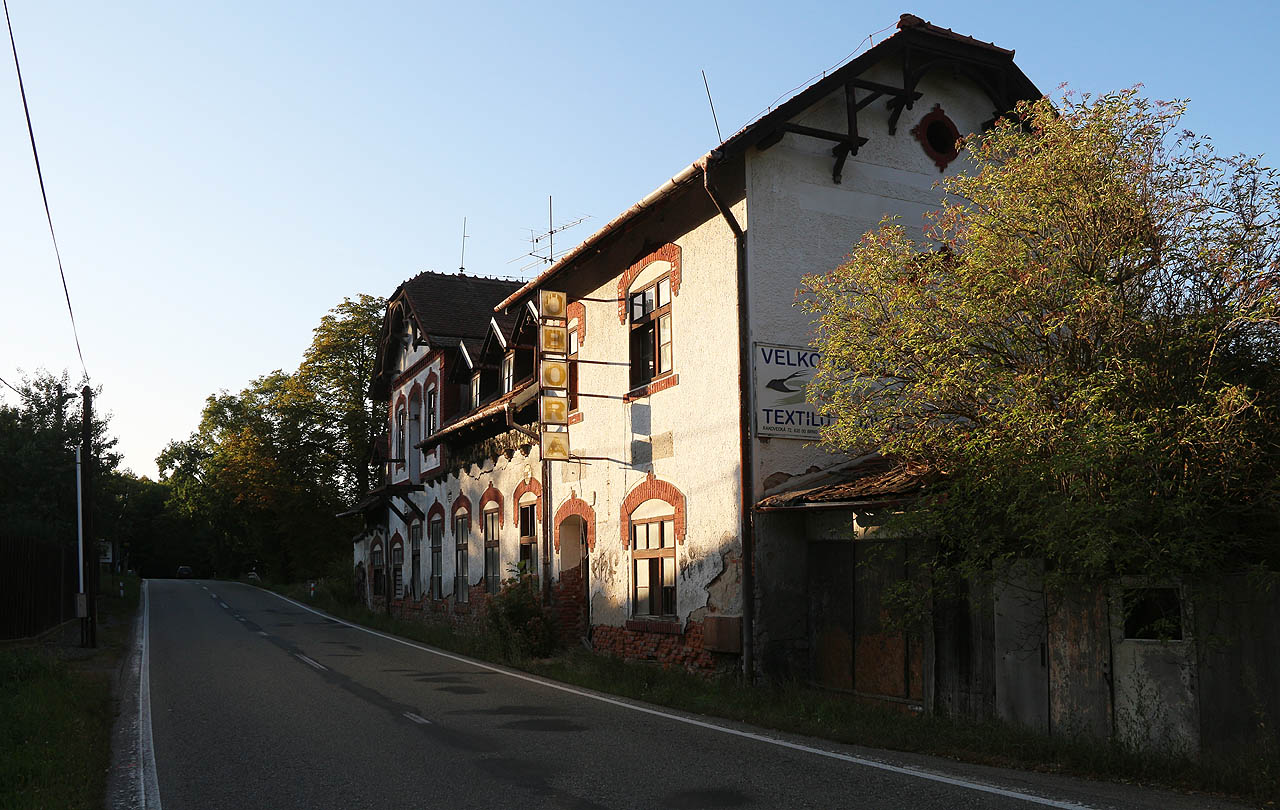 Nad kdysi slavným a oblíbeným brněnským výletním hostincem a hotelem Obora se na konci 10. let 21. století smráká.