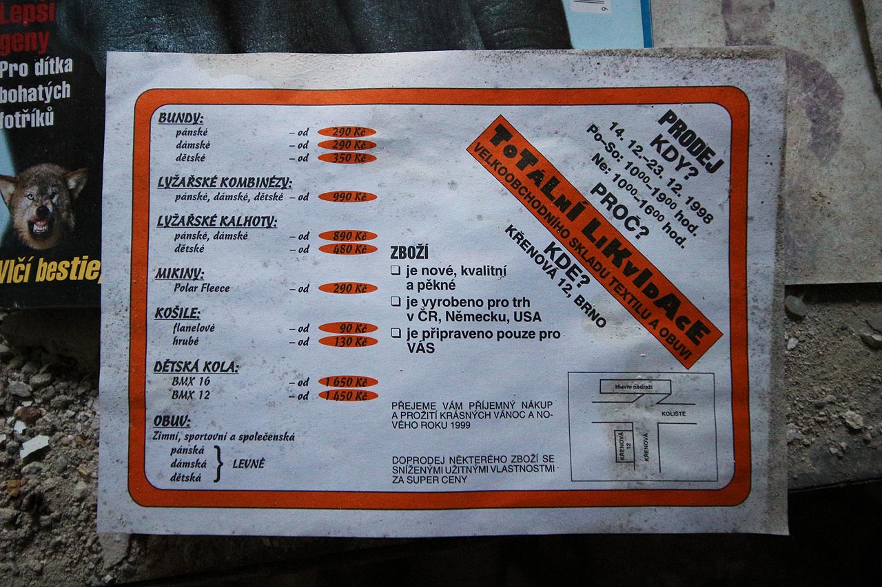 V 90. letech zřejmě bývalý hotel sloužil jako dílna a sklad pro výrobu a prodej oděvů a obuvi - jako jsou třeba kola BMX.