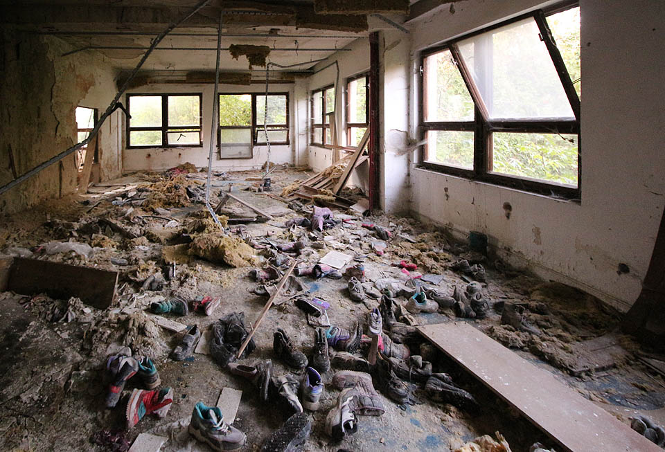 Bot je tu nemálo. Kdo by se snad nudil, může ve volných chvílích hledat dvě totožné. Není to tak prosté, jak by se při prvním pohledu na podlahu zdálo.