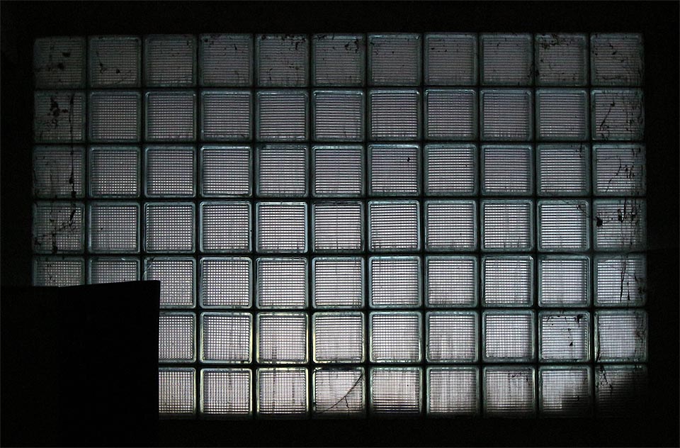 Jsou stavební prvky které nikdy nepřestanu obdivovat třeba skleněné tvárnice zvané lidově luxfery.