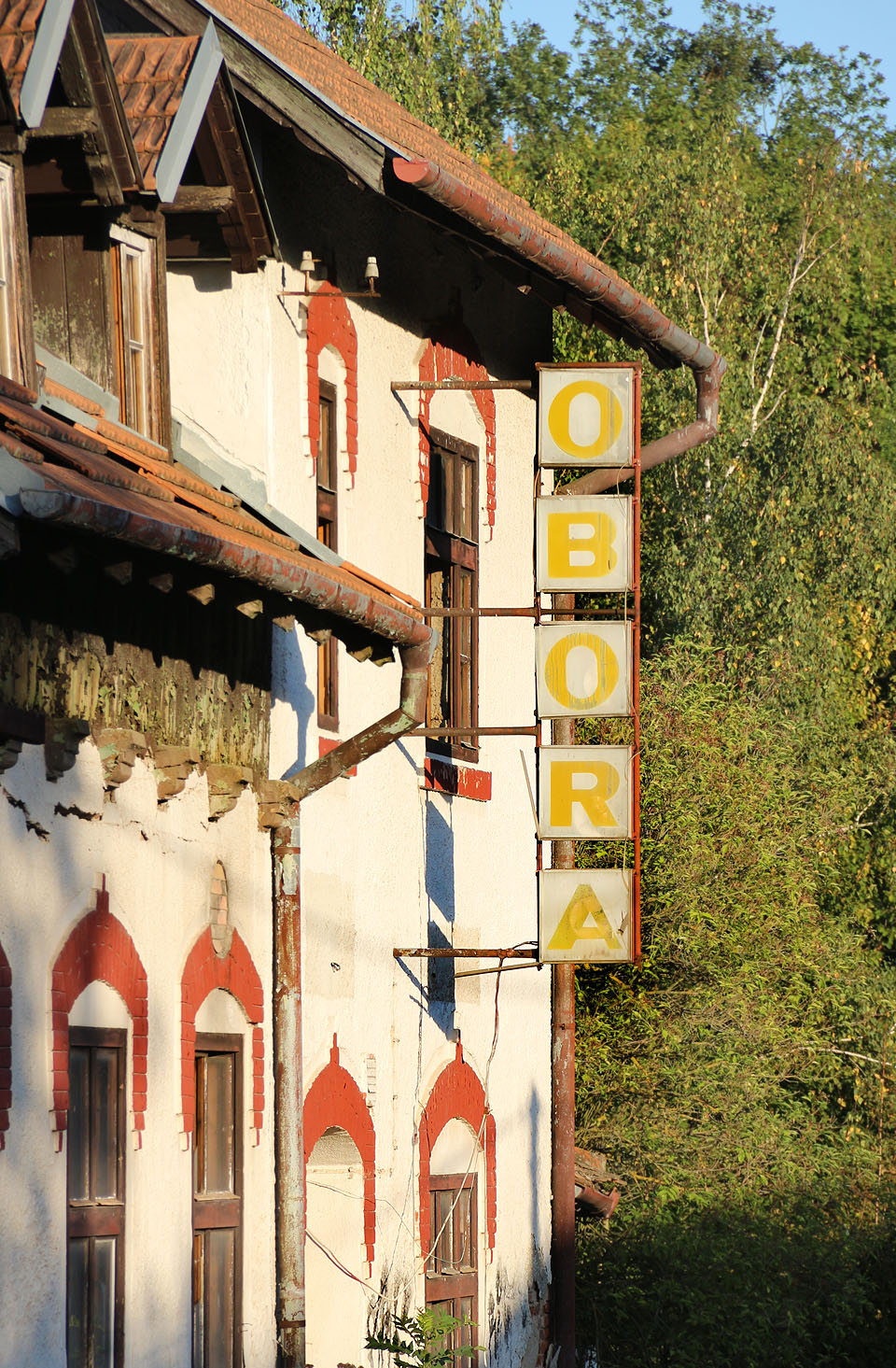 Tam, kde byly kdysi pokoje zaplněné na několik týdnů dopředu, je dnes vstup bezplatný a volný pro každého kolemjdoucícho.