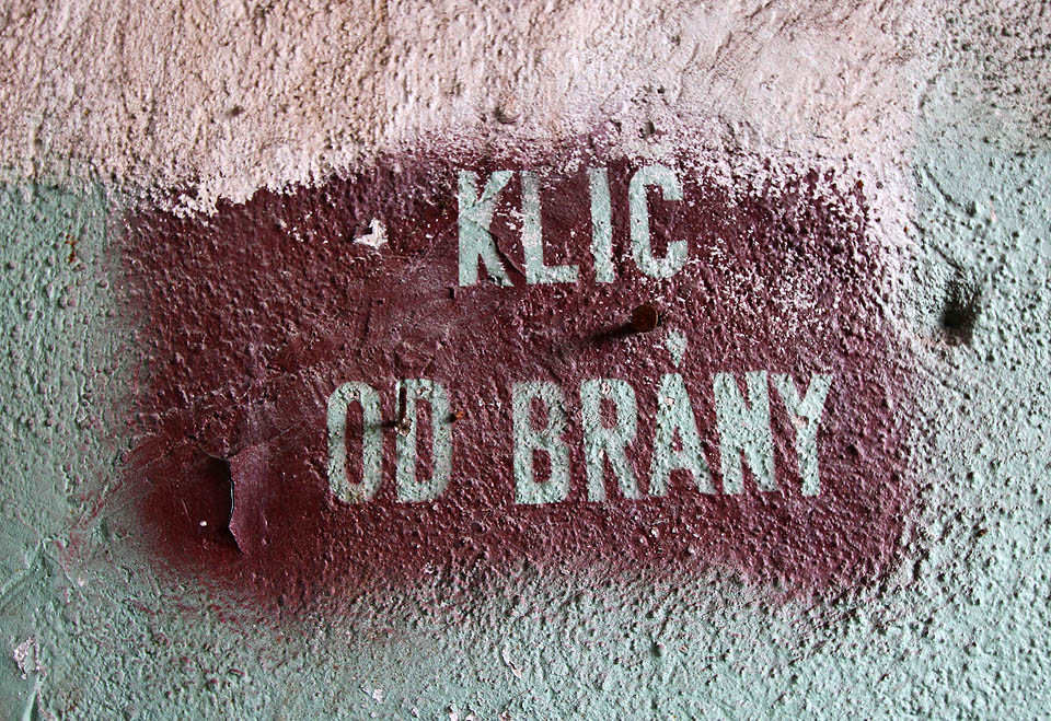 Klíč od brány však zmizel již před drahnou dobou.