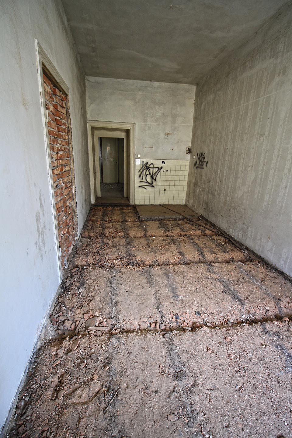 Přesto, že je již přes deset let zcela opuštěn, je hotel v dobrém stavu. Rekonstrukce je pořád ještě možná.