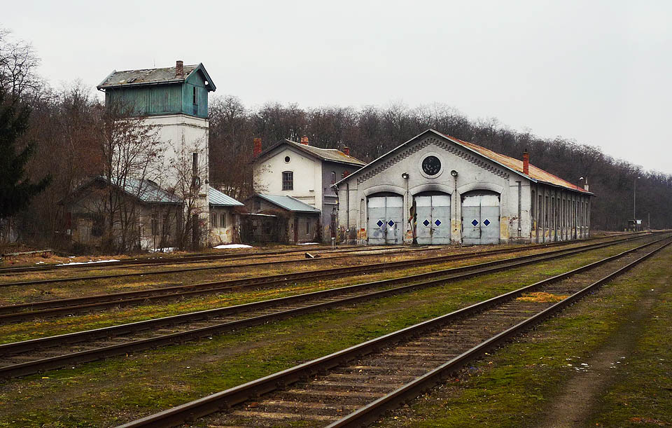 Vodojem a výtopna v hrušovanské stanici roku 2010.