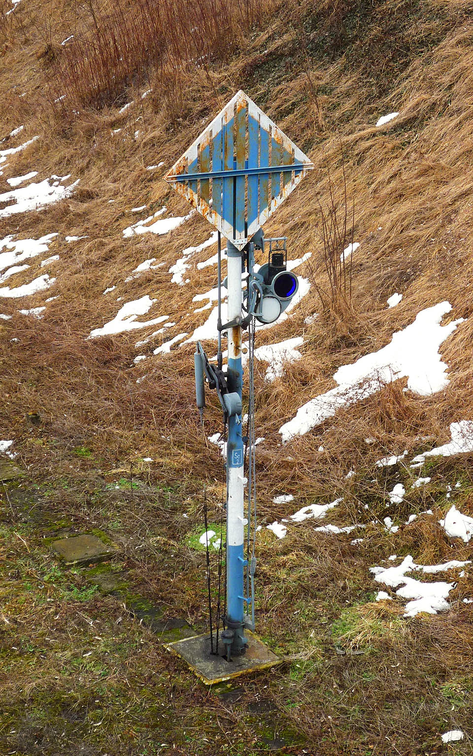 Seřaďovací návěstidlo Se2. Krásná mechanická návěstidla patřila po dlouhá léta k pýše hrušovanské stanice.