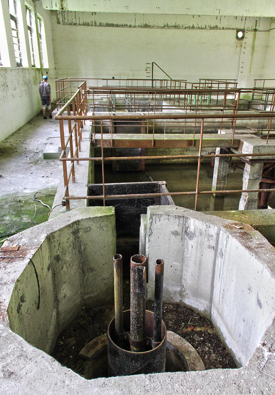 Zde končila minerální voda, která prýštila ze země o pár desítek metrů dál.