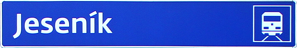 Po rekonstrukci v roce 2008 obdržela stanice Jeseník nový vývěsní štít.