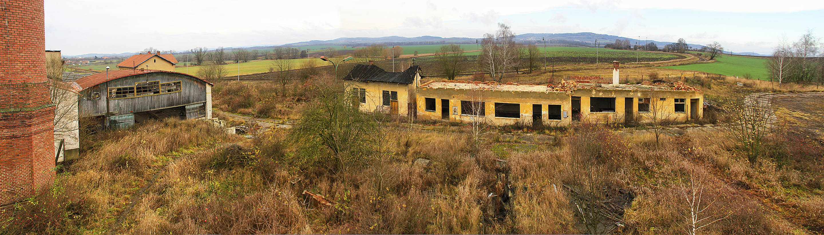 Západní část areálu bývalých Jihomoravských dřevařských závodů v Šebetově.