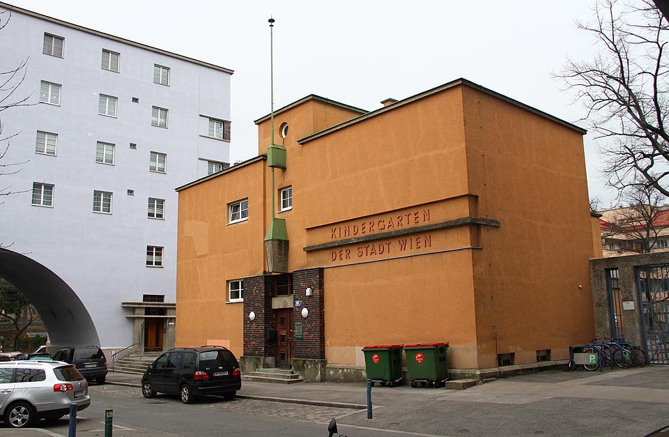 Součástí obytného komplexu je také občanská vybavenost, mezi kterou patří školky…