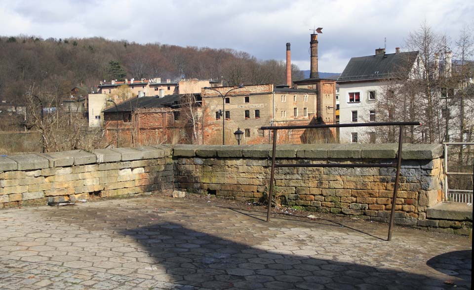 Přestože město od začátku 21. století prochází řadou rekonstrukcí, i v roce 2015 lze ještě najít romanticky zašlá místa.