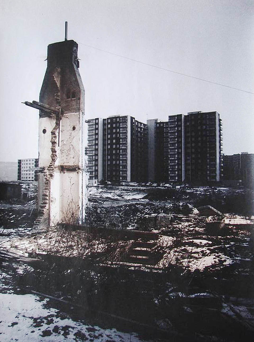 První obyvatelé vinohradských paneláků koukali na zbytky dělnické kolonie Hamburk z oken svých komfortních bytů. Foto: Ivo Filip.