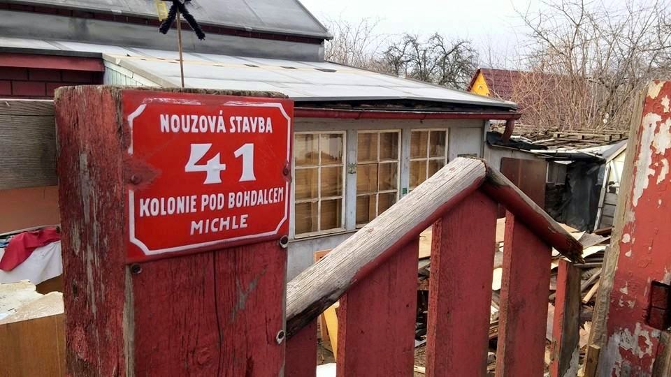 Z kolonie Pod Bohdalcem nezbylo mnoho, hranice se Sedmisomky je ale nejasná.