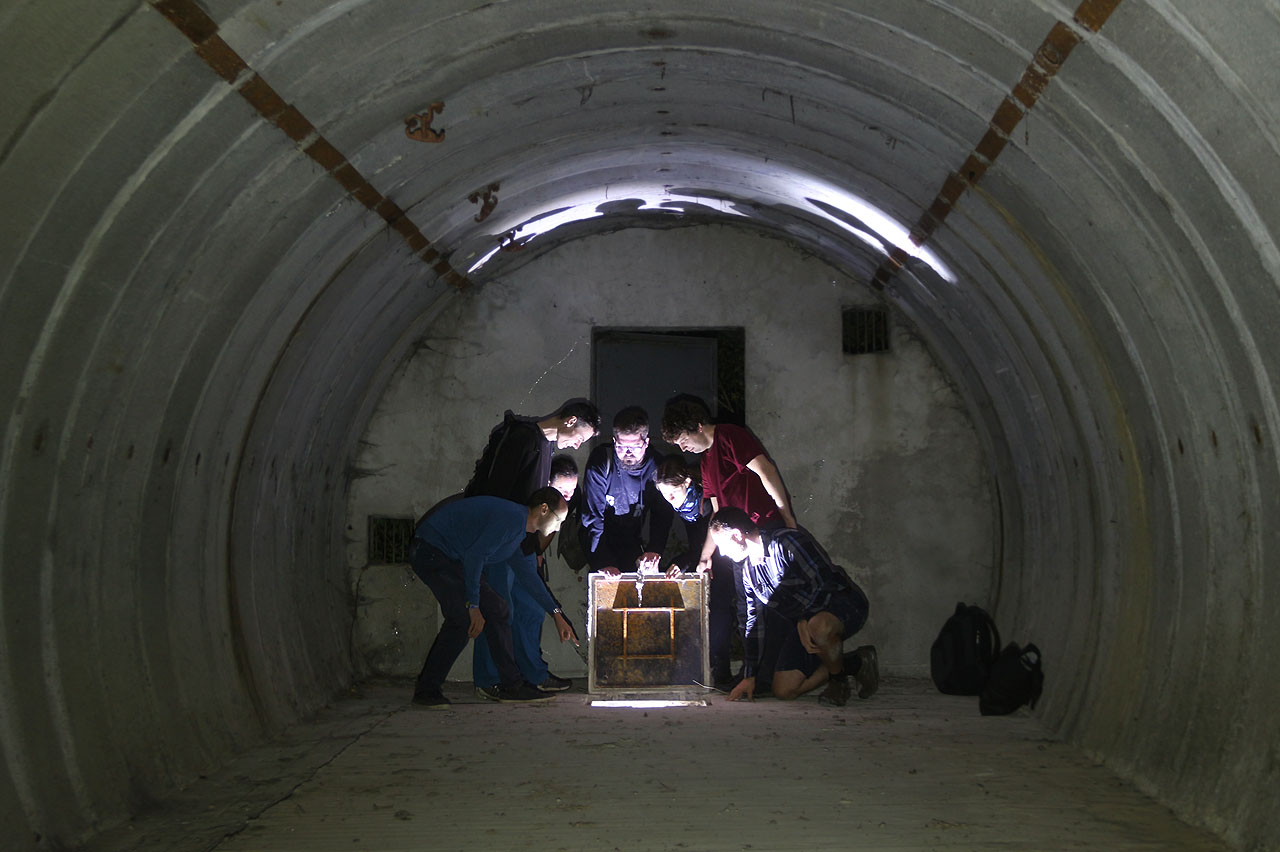 A tady to je. Sedm statečných průzkumníků z Druhého Brna a skutečné světlo na konci tunelu!