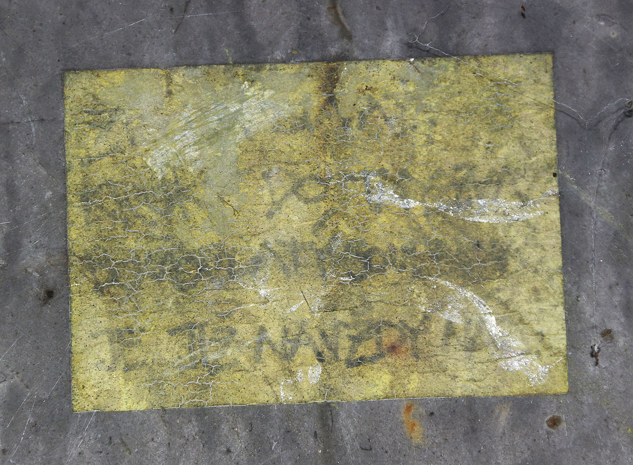 Záhadný nápis sděluje mj. že je tu někdo navždy. Ale kdo? Kdo?