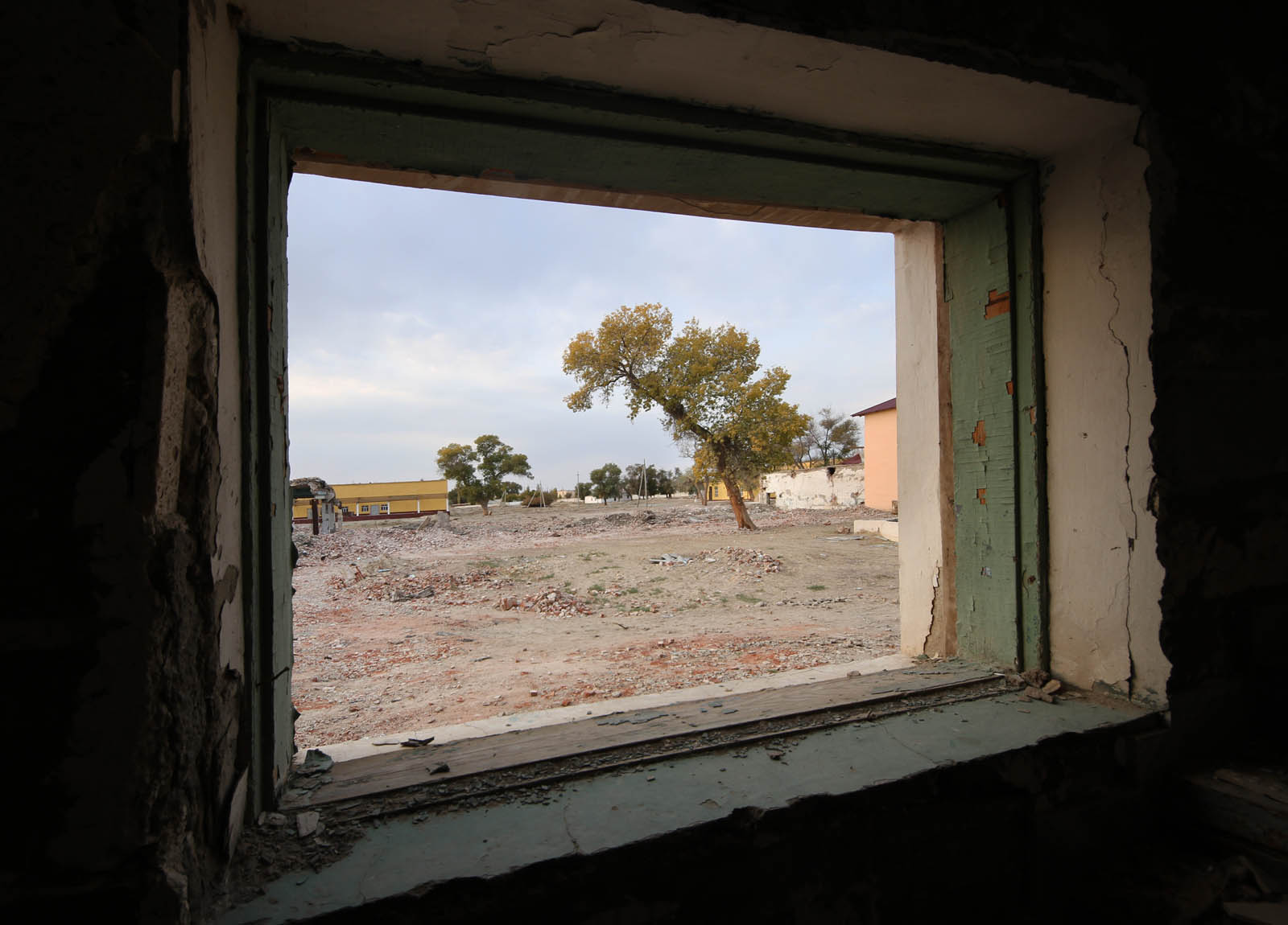 Je to oprýskané okno nebo obraz od Brueghela?